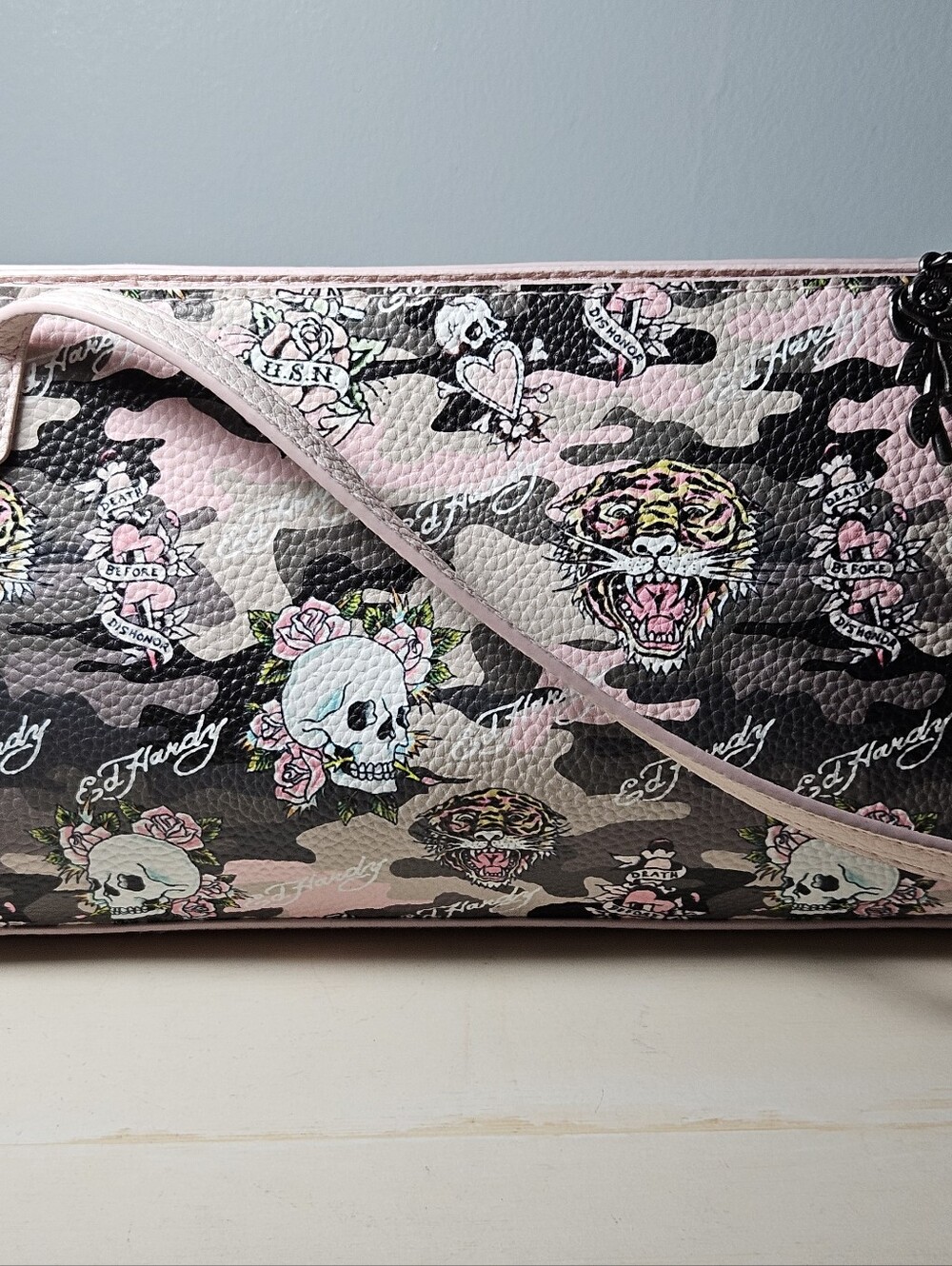 NWT Ed Hardy Abby East West Camo Shoulder Bag - Pink Y2K Tattoo Print - Picture 4 of 9